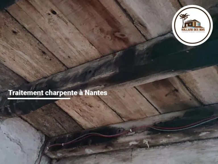 Traitement préventif des charpentes, chantier effectué par l’entreprise Rolland Des Bois, experte en éradication d’insectes xylophages.